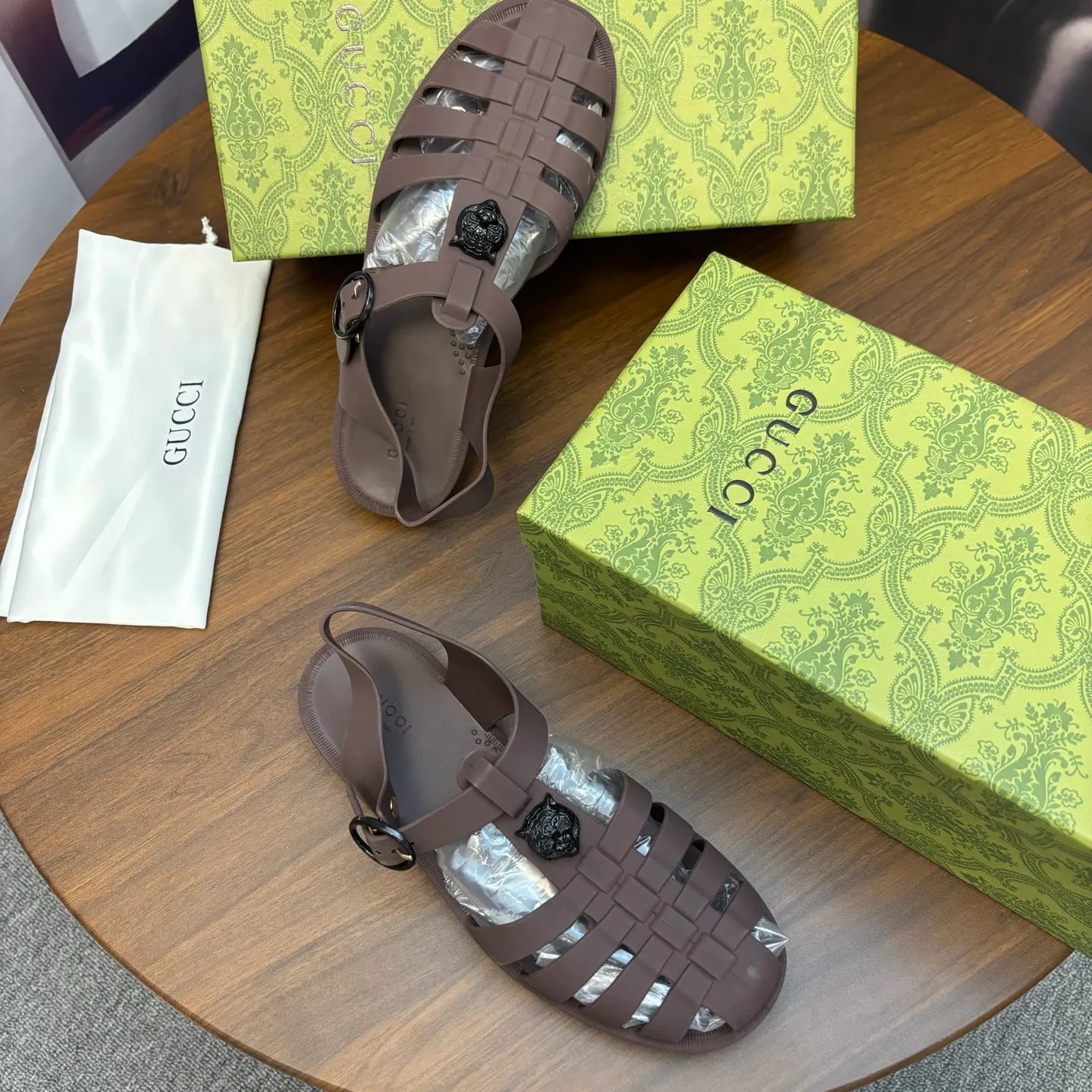 Men's shoes 260💰 [Gucci] Counter quality, top-quality original goods, real photos! Original TPU material, fine workmanship, comfortable; genuine 1:1 replica Size: 36 ~ 46